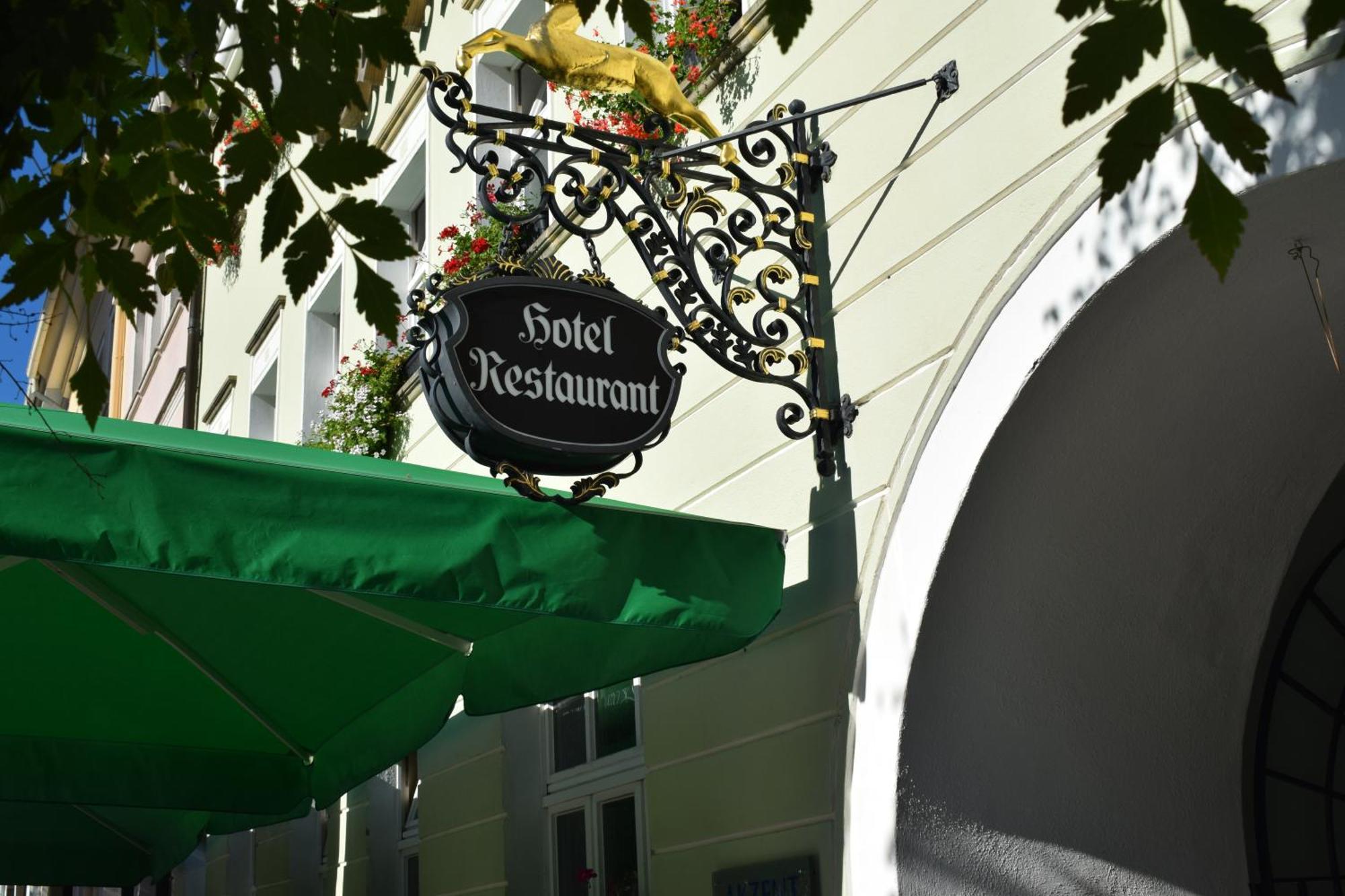 Akzent Hotel Goldner Hirsch Kamenz Bagian luar foto