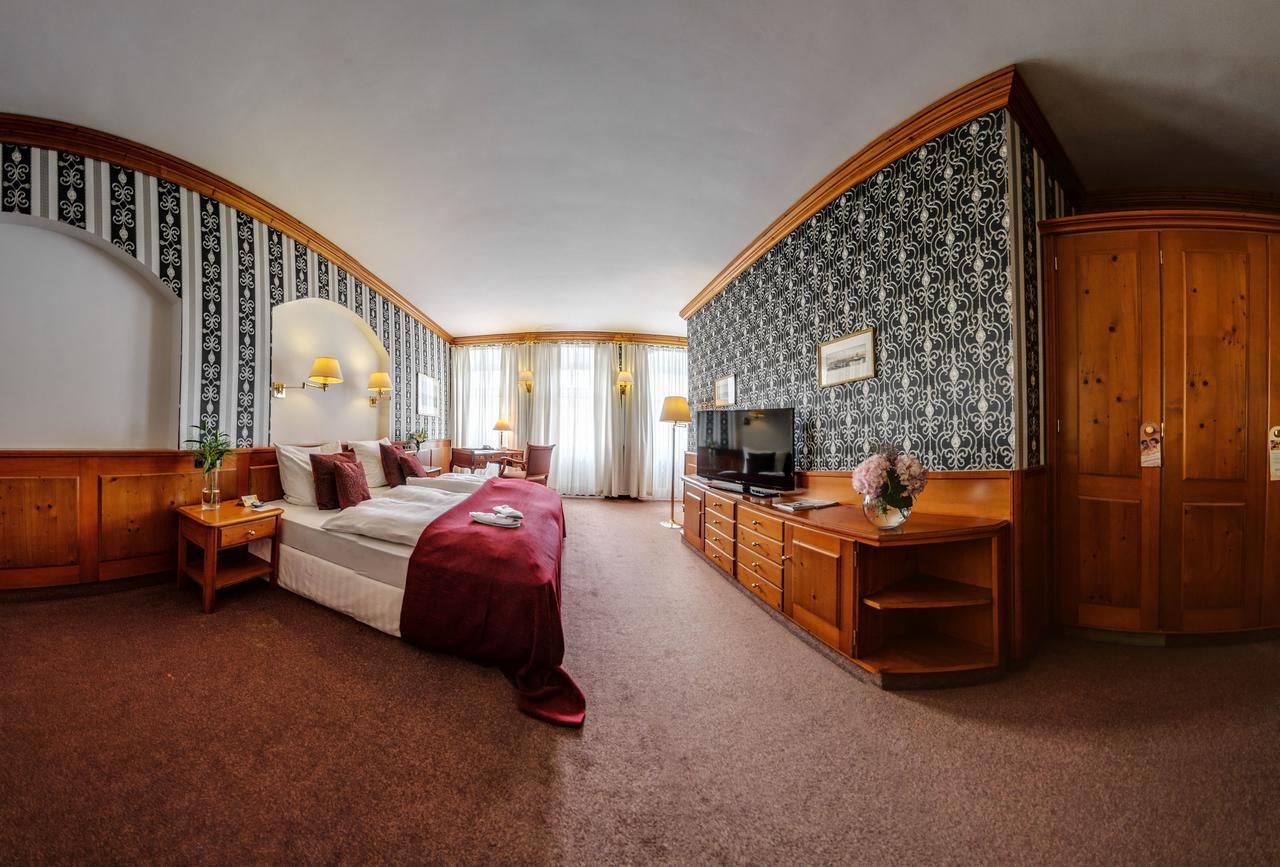 Akzent Hotel Goldner Hirsch Kamenz Bagian luar foto