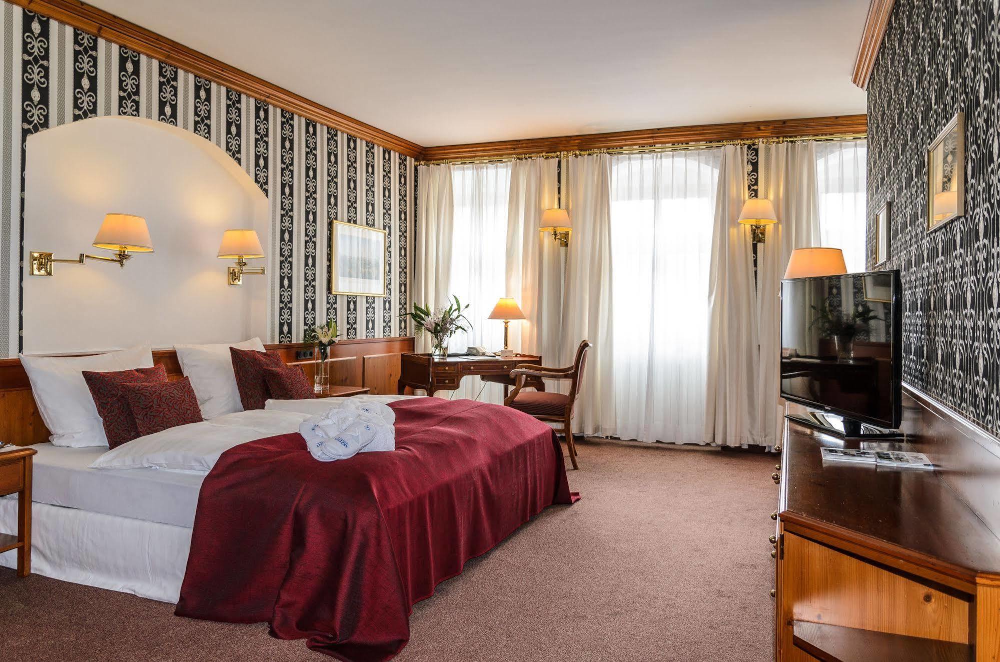 Akzent Hotel Goldner Hirsch Kamenz Bagian luar foto